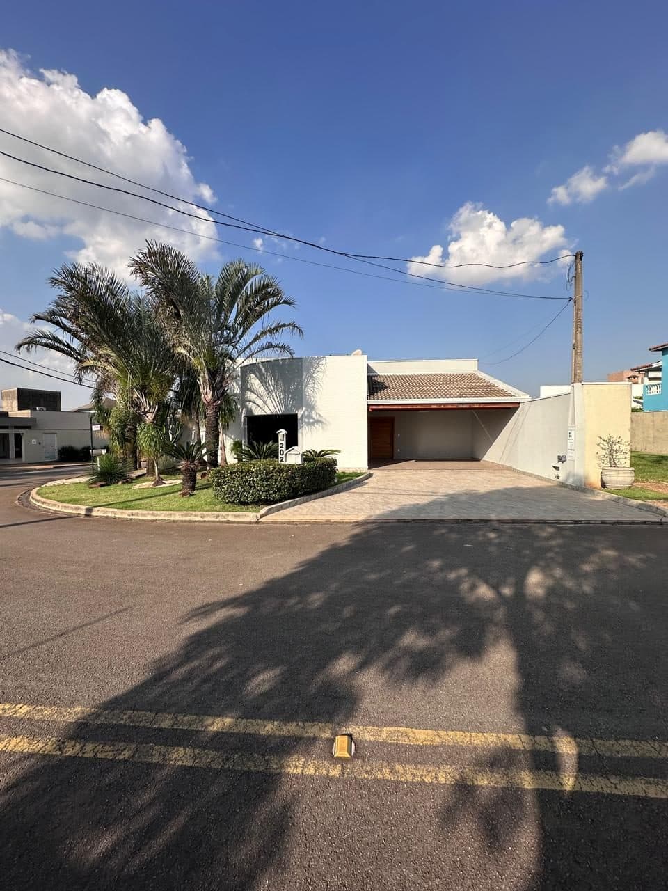 CASA NO CONDOMINIO – ROLAND 1